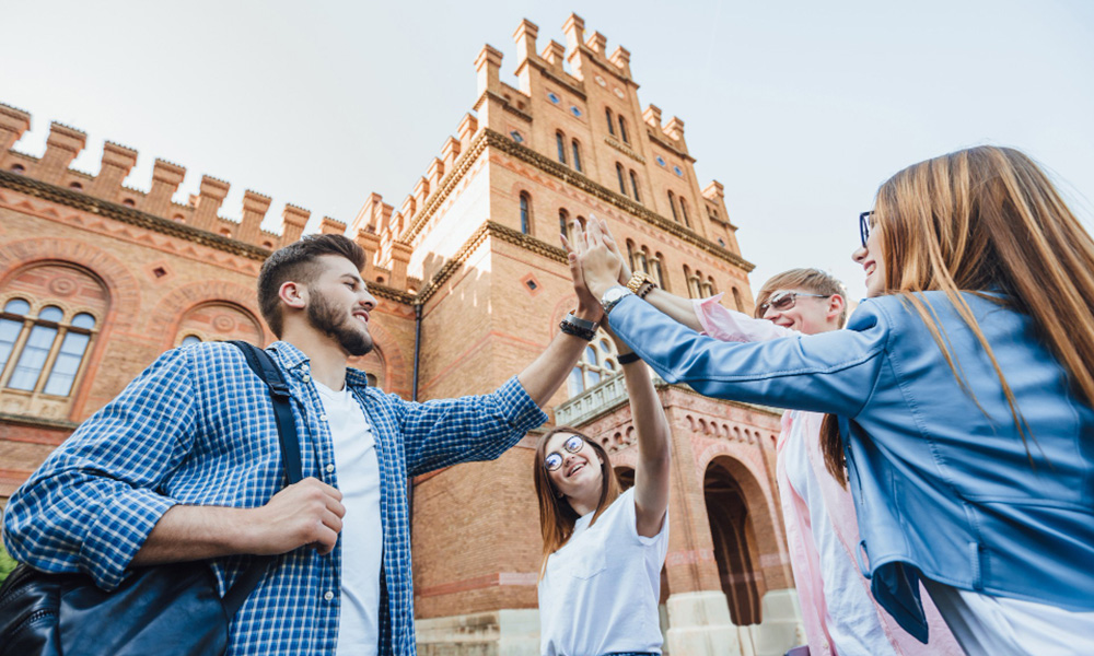 університет